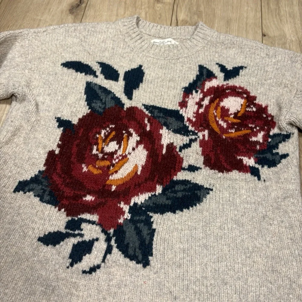 Abercrombie and Fitch Sweater Knit Roses Flowers Size Extra Small‎ - Oatmeal